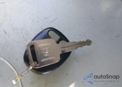 2003 Chevrolet Tracker Hard Top Zr2 from USA, damaged, VIN 2CNBJ734736914220